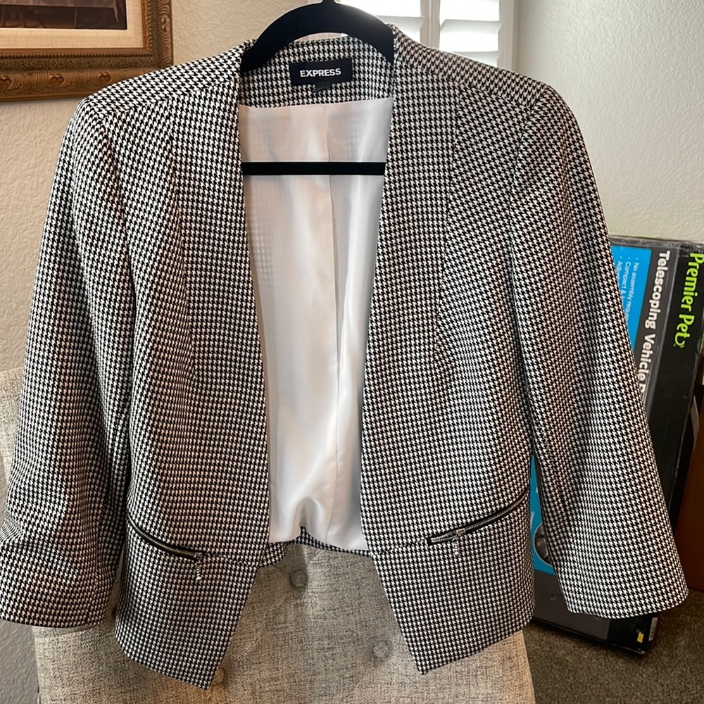 Express Women’s Black/ White Blazer